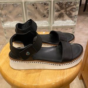 Franco Sarto Black Platform Sandal - size 7.5